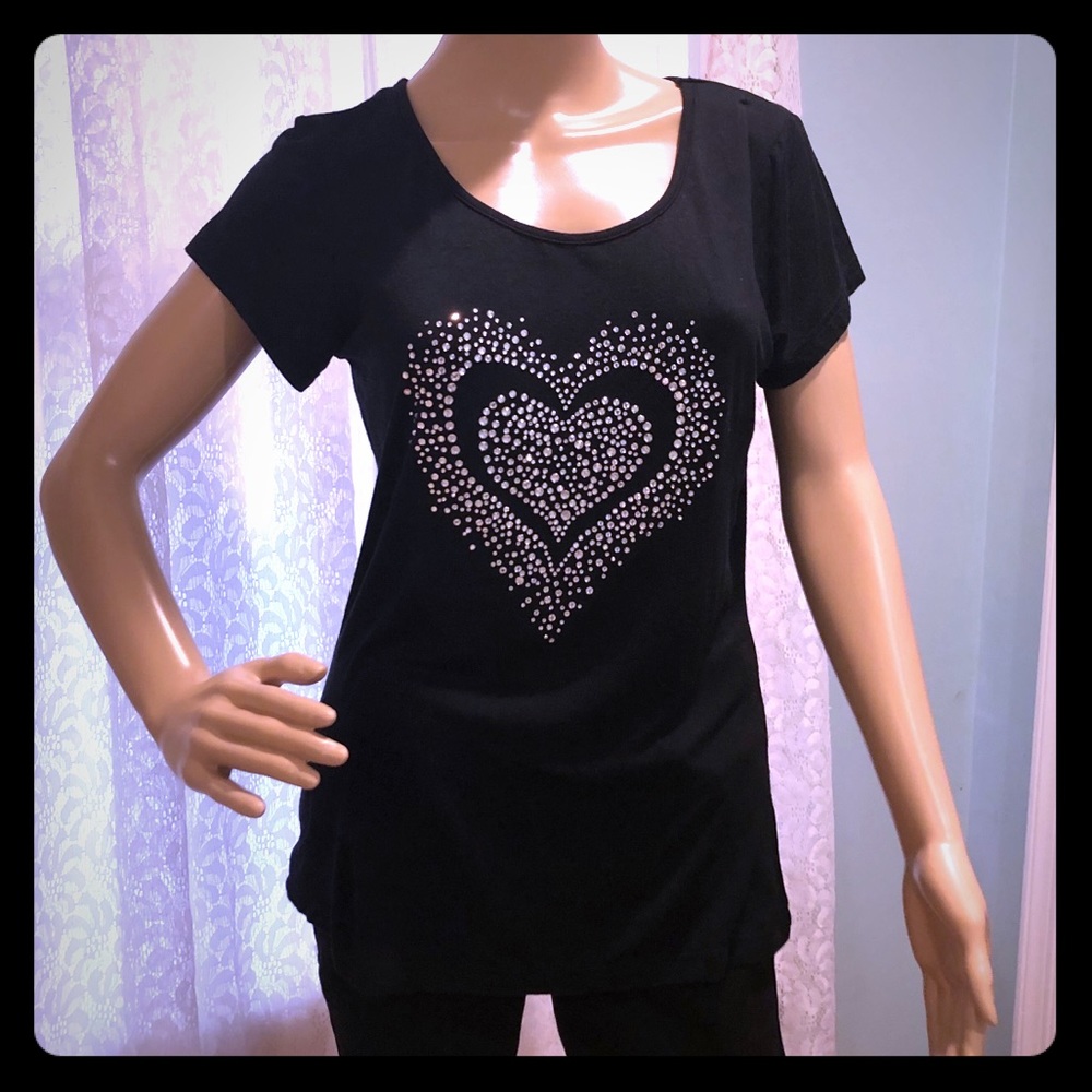 Black heart sequenced T-shirt
